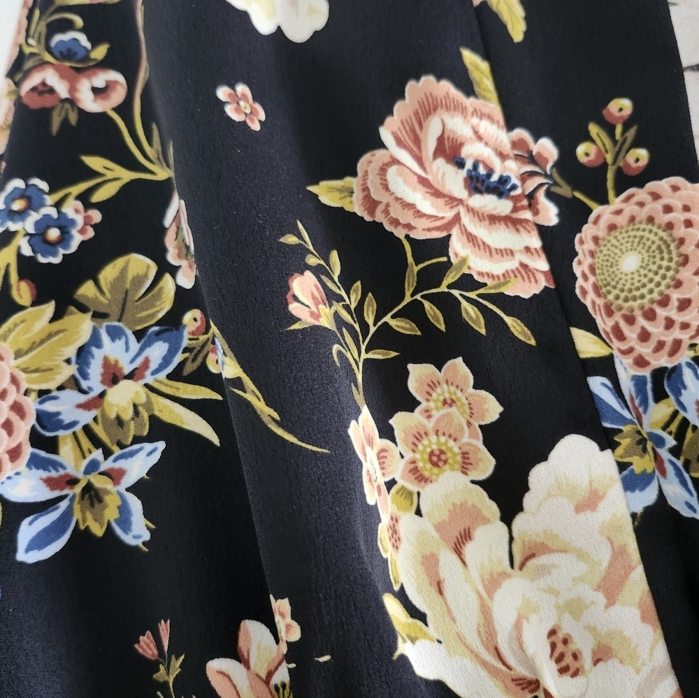 Zara Floral Black Long Puffed, Button Sleeved, Deep V, Crop Top Size Small - Picture 3 of 15